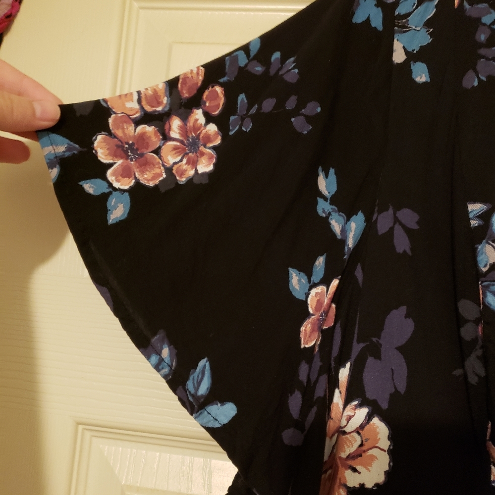 Torrid Hi-Lo Romper, Flutter Sleeve Romper, Black Romper, Floral Romper, Size 26 - Picture 4 of 4